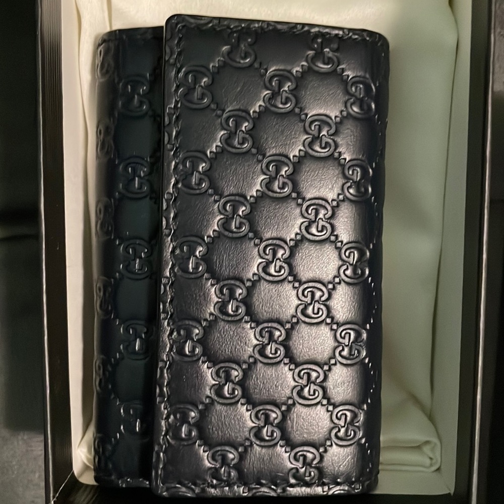Authentic Gucci 6 key ring holder